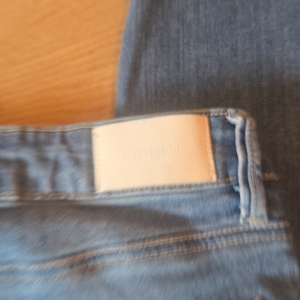 Hidden Stylish Frayed Hem Cropped Jeans in Blue - Picture 5 of 6